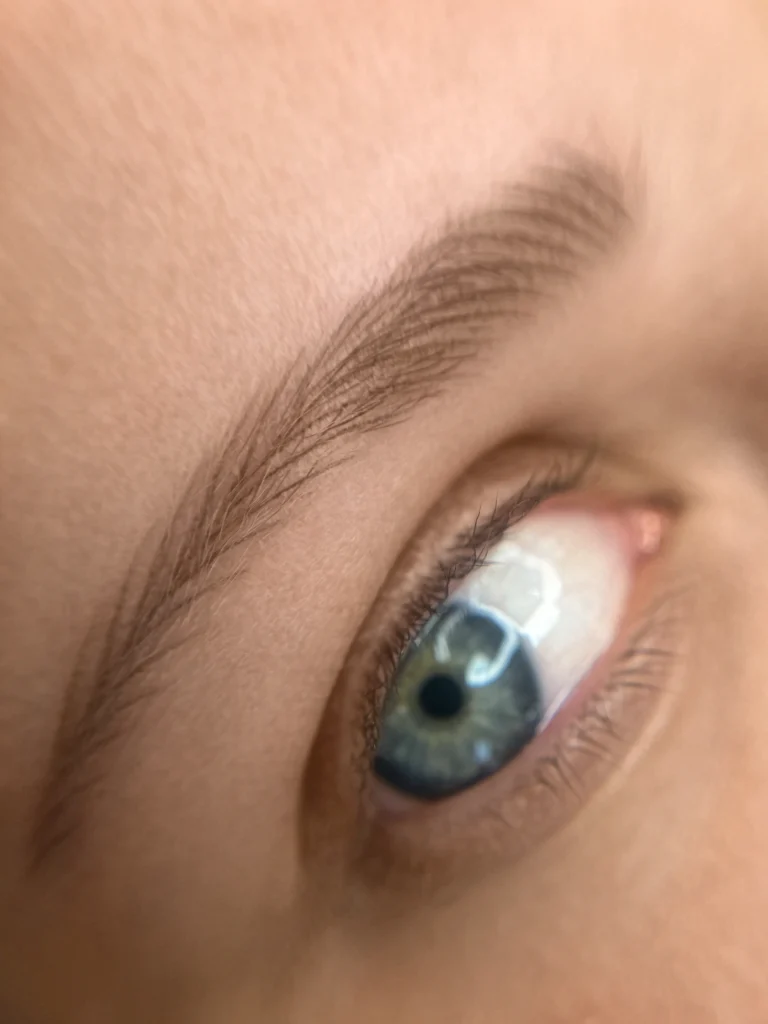 Powder Brows (Ombré Brows) στην Αθήνα | Ημιμόνιμο Μακιγιάζ Φρυδιών
